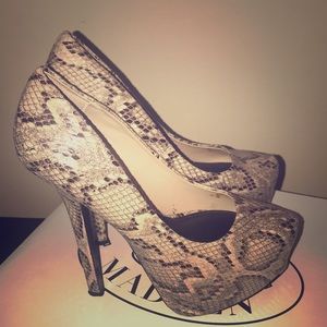 Steve Madden Snakeskin Pump